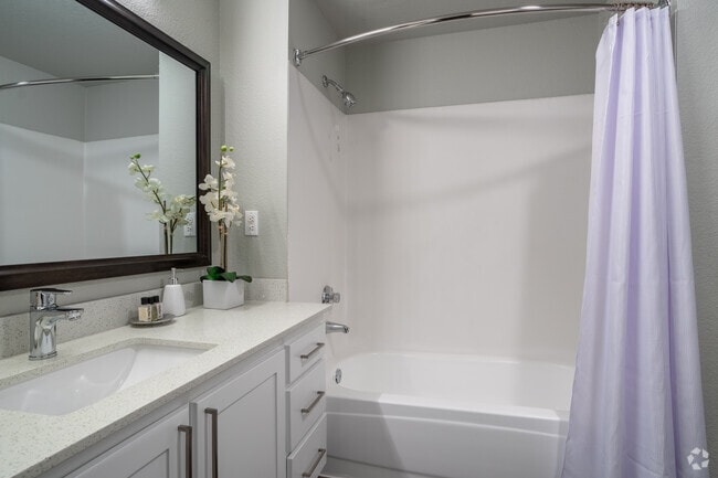 2BR, 1BA - 862SF