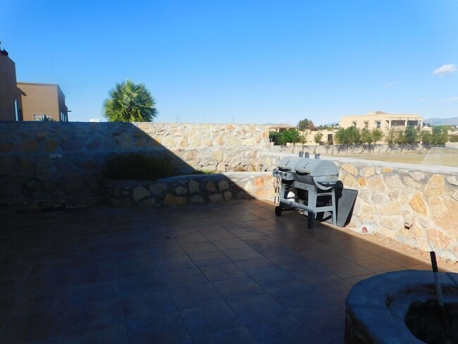 Photo - Beautiful 3 bedroom to bath house in the Sonoma Ranch Area.