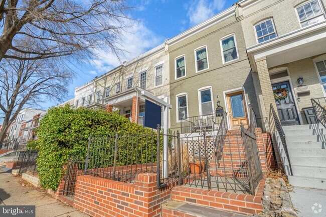 Building Photo - 1258 Neal St NE Rental