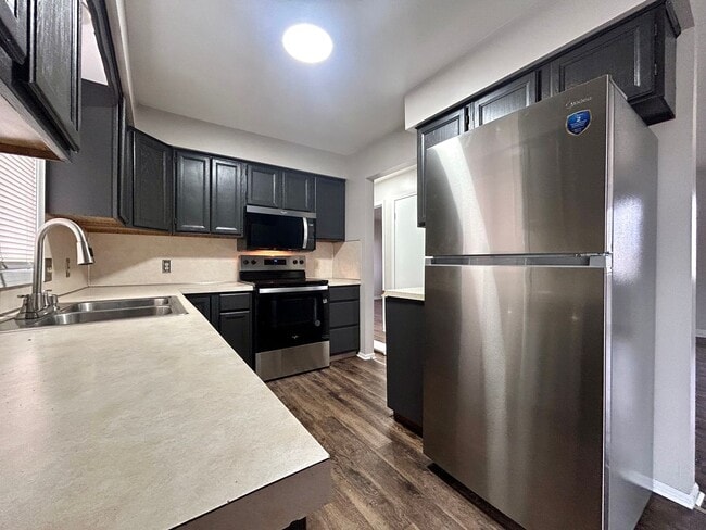 Building Photo - Three Bedroom Home in Walker