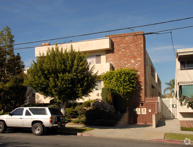 Building Photo - 425 E. Tamarack Ave. Rental