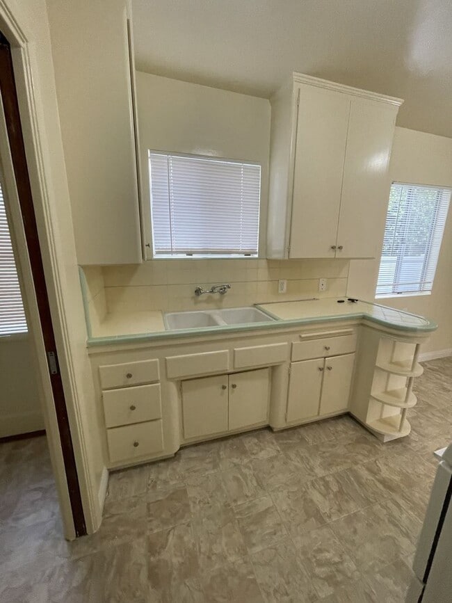 Photo - 570-574 W. 18th Street Unit 572