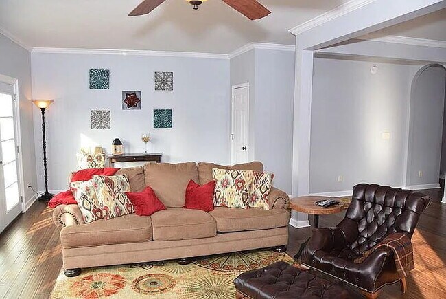 Discover Potential: Expansive 2,439 Sq Ft Space in Vibrant Nashville Locale!