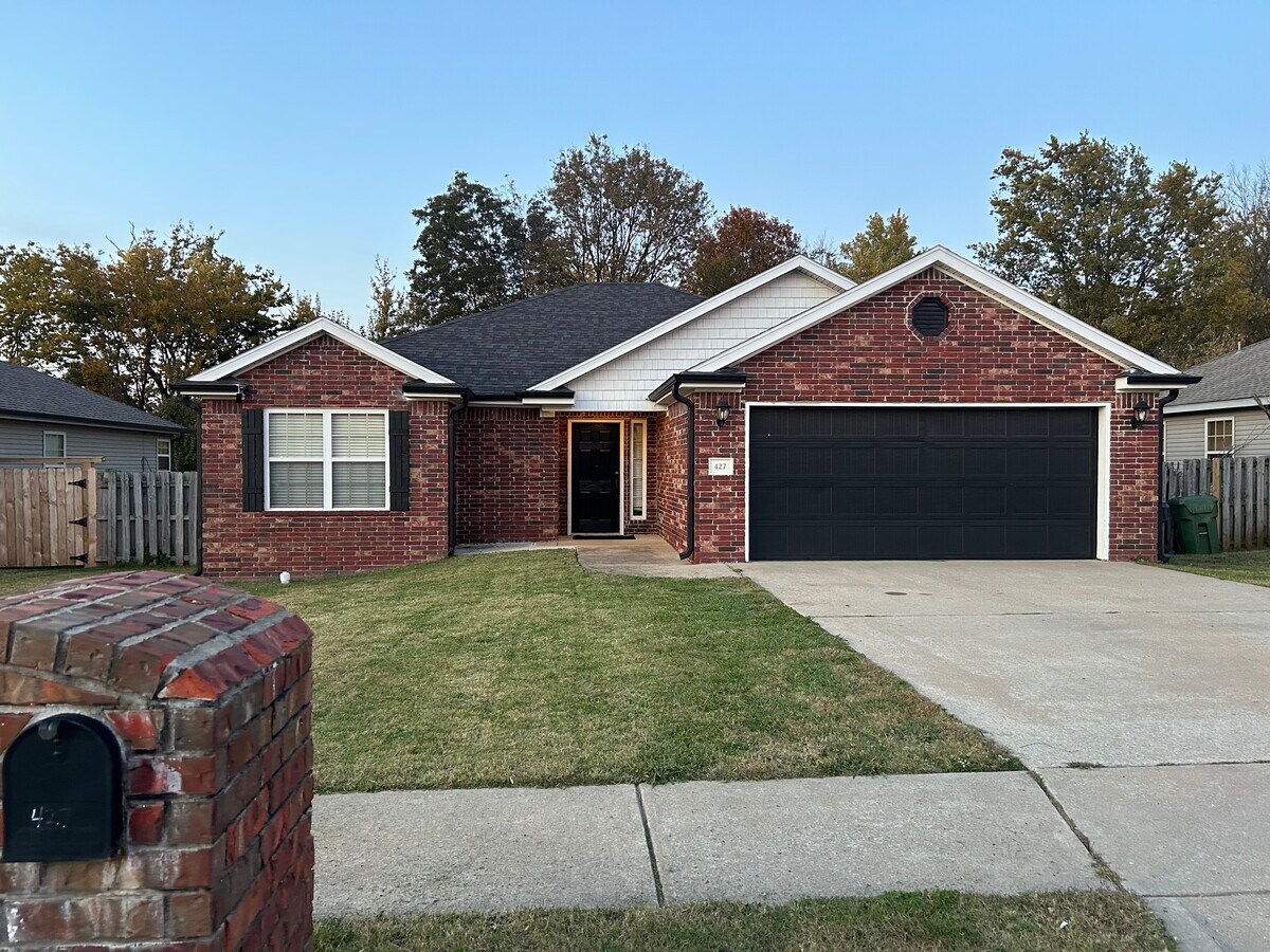 Photo - 427 E McCann Rd