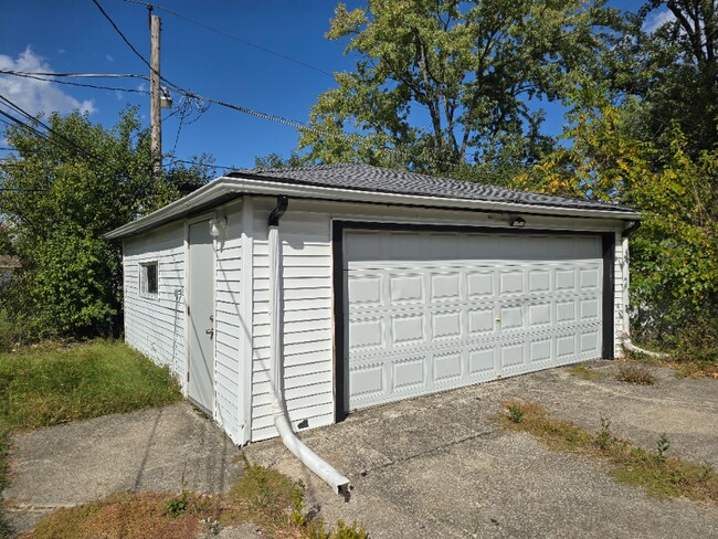 Photo - 619 Brookline St