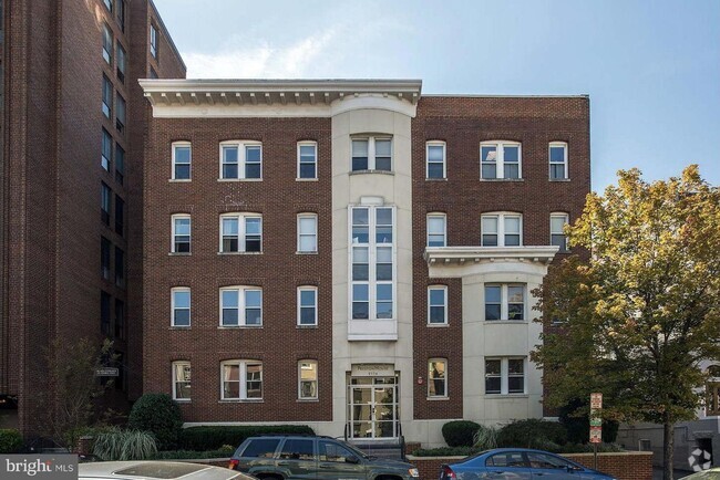 Building Photo - Spacious and Bright 2BR 2BA in DC Perfect ... Rental