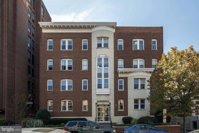 Spacious and Bright 2BR 2BA in DC Perfect ... - Spacious and Bright 2BR 2BA in DC Perfect ... House