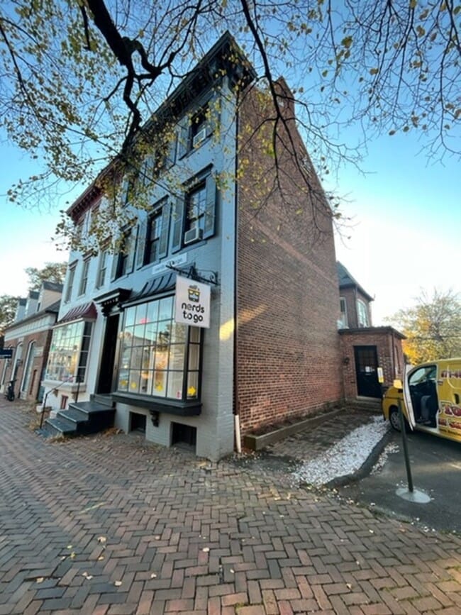 Building Photo - 319-321 S. Washington Street Unit 321 S. Washington St. 3rd Floor