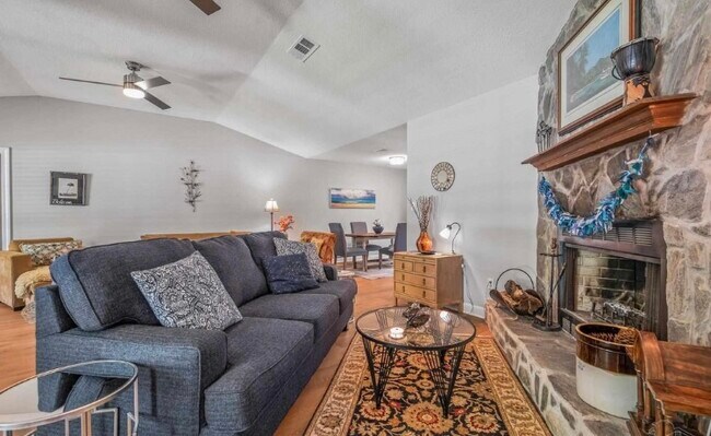 Photo - 539 Childers St