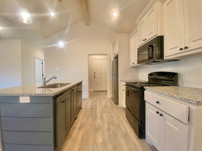 Photo - 1602 102nd St