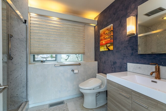 Photo - 250 Westledge Dr