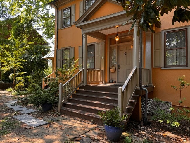 Photo - 29 University Cir Unit A