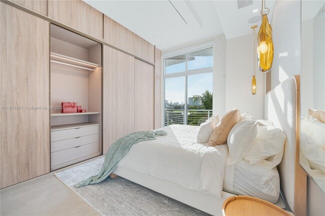 Photo - 2001 Meridian Ave Unit 514