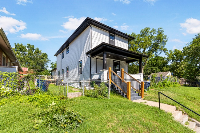 Photo - 2108 College Ave