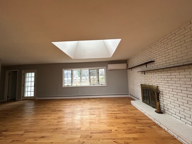 Photo - 185 Branchville Rd