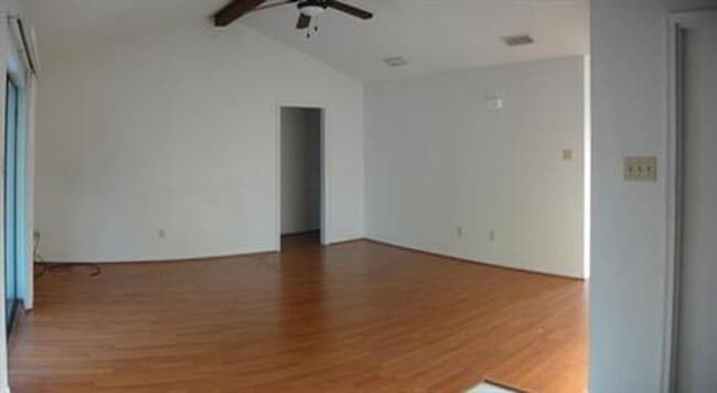 Photo - 222 Bridle Dr