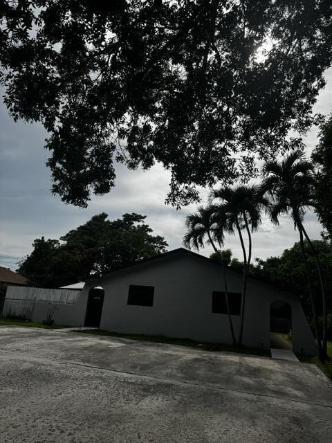 1871 Forest Ave