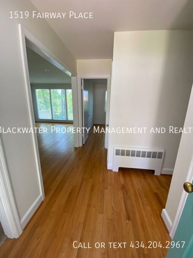 Photo - 1519 Fairway Pl