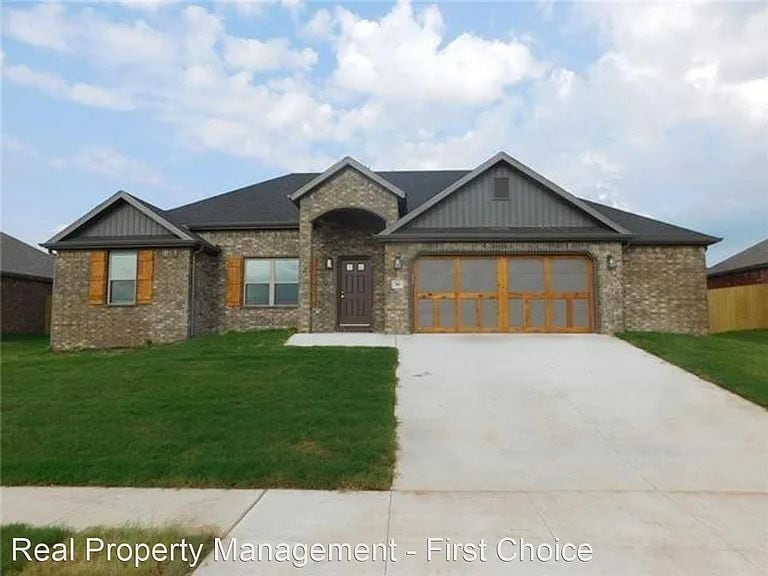 Charming Prairie Grove Home: 3 Beds, 2 Baths, 1604 Sq Ft, with Granite Countertops, Garage & Cozy... - Charming Prairie Grove Home: 3 Beds, 2 Baths, 1604 Sq Ft, with Granite Countertops, Garage & Cozy...