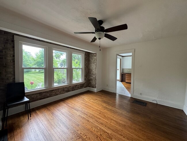 Photo - 440 Ingalton Ave
