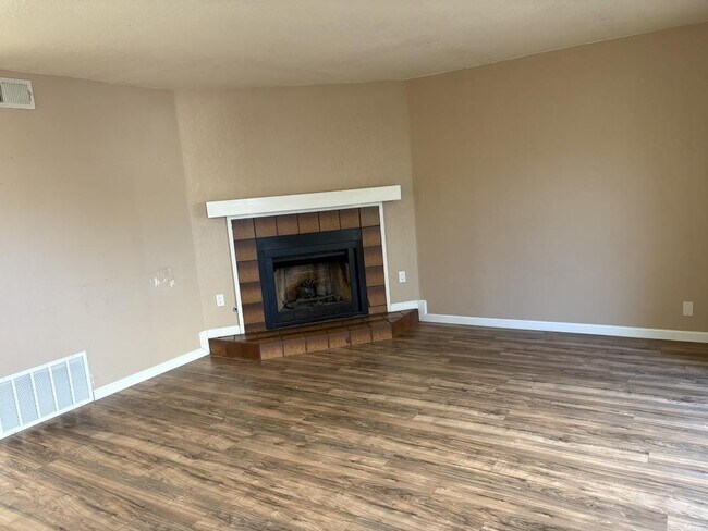4747 N Woodrow Ave Unidad 140