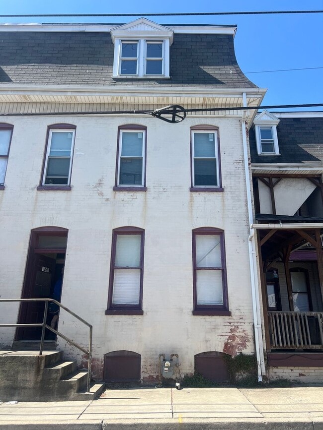 Building Photo - 24 N Hartley St Unit 3rd Floor