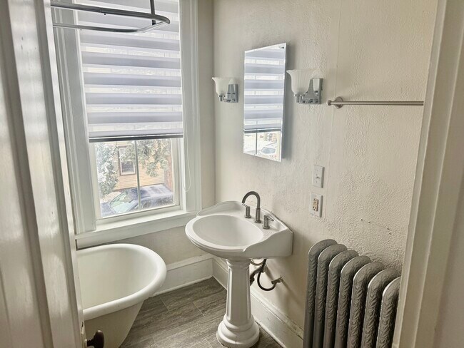 Light open bathroom - 52 Genesee St Unit Apartment 3