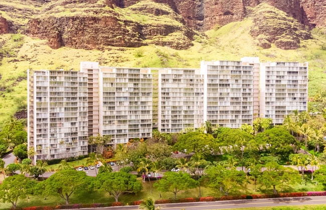 Building Photo - Makaha Valley Towers Studio Unit 824