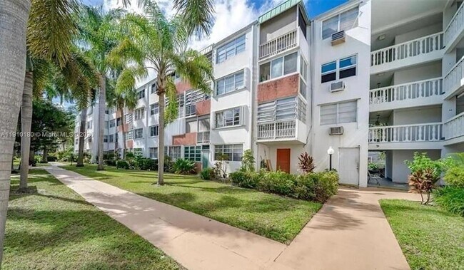 Photo - 1333 E Hallandale Beach Blvd Unidad 117