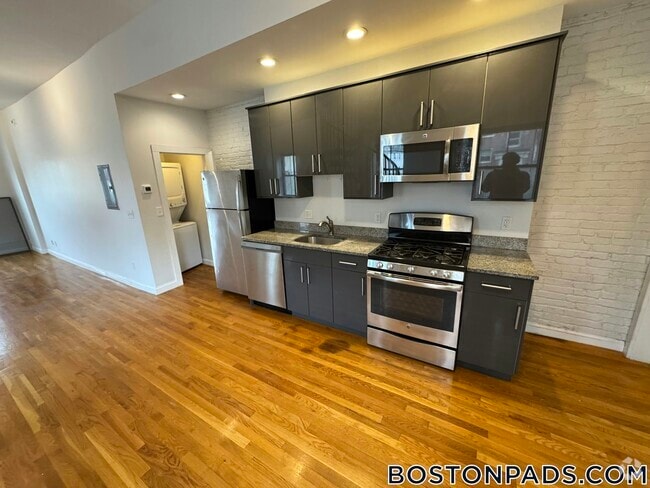 Building Photo - 918 Cambridge St Rental