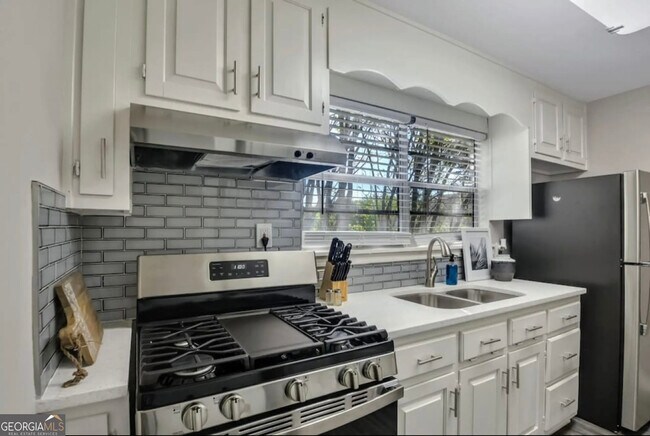 50 Oak St