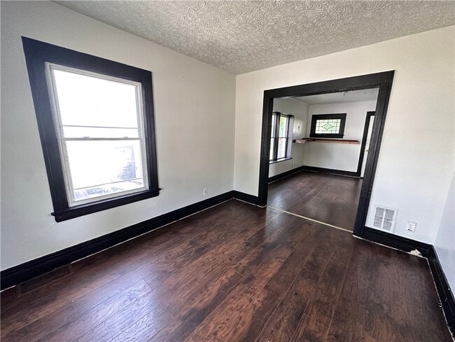 Photo - 52 Frances St