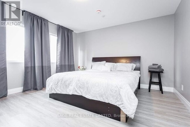 Photo - 73 King St E Unit 1