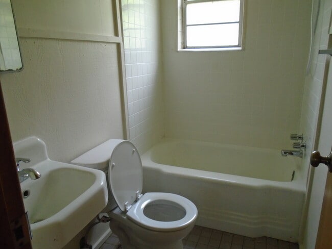 Photo - 2110 Elm Ln Unit Bsmt