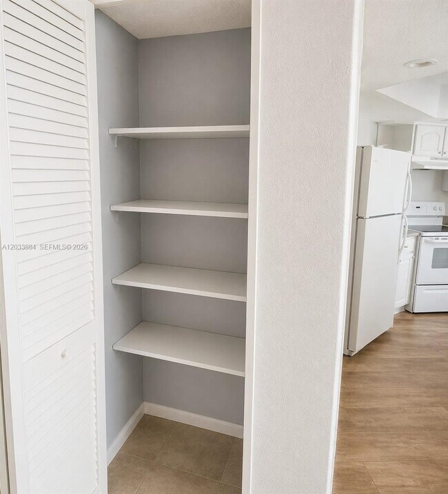 Photo - 800 Parkview Dr Unit 512