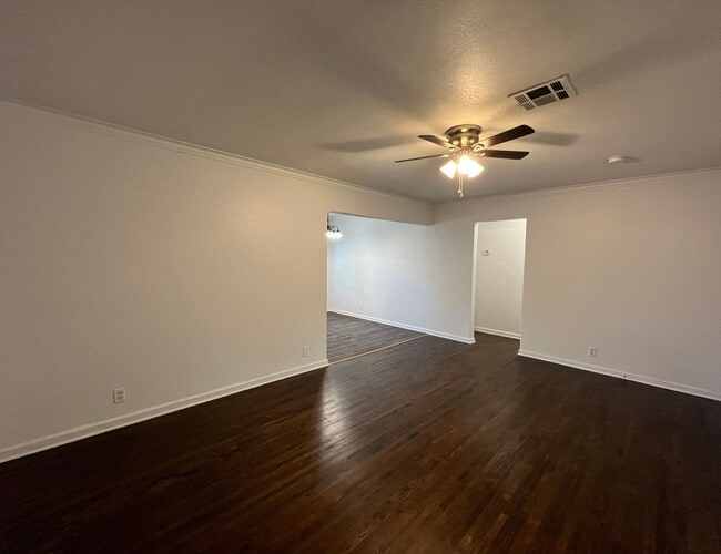 Photo - Adorable 2 bedroom 1 bathroom home with a garage!