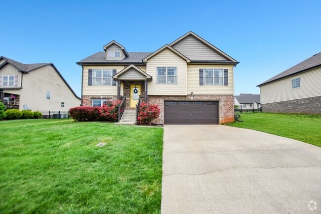 Building Photo - Pet Friendly Four Bedroom with Basement in... Rental