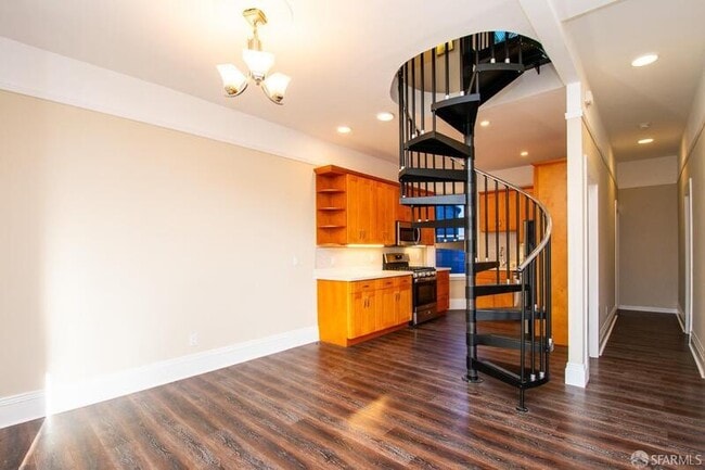 Photo - 205 Bonview St