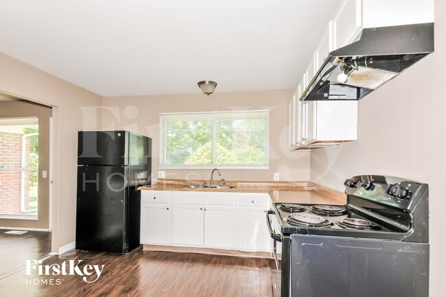 Photo - 2415 Greenbriar Dr