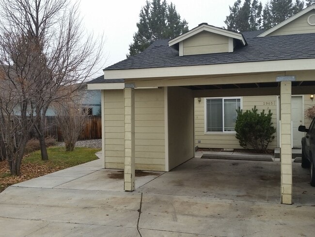 Building Photo - 2 Bed/2 Bath Apartment in NE Bend - Worthington Court Unit 3