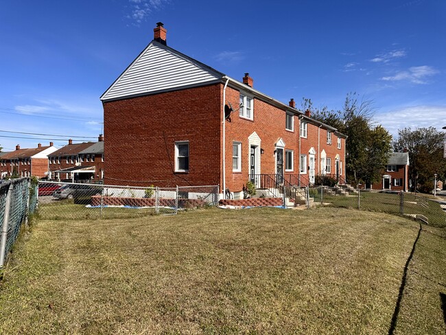 Photo - 1008 Tunbridge Rd