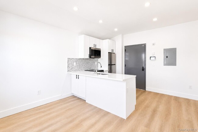 9 Lagrange Ave Unit 3