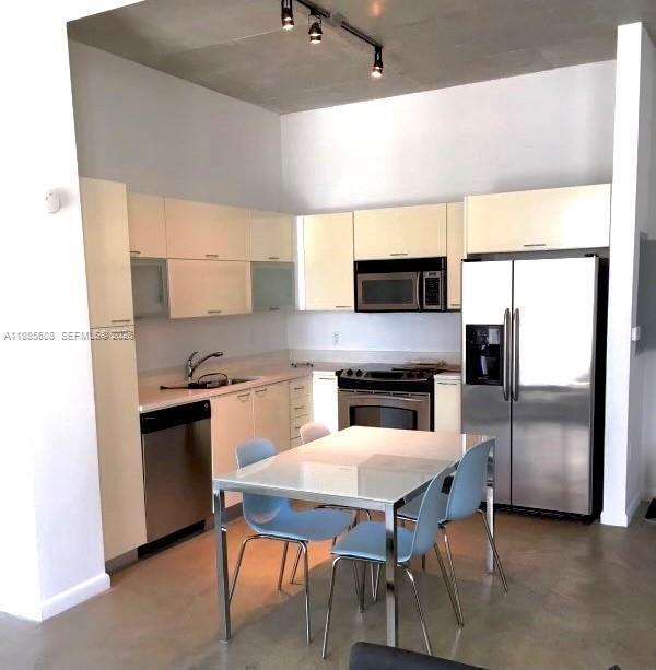 Photo - 234 NE 3rd St Unit LPH09