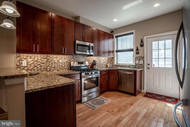 Photo - 1720 Annin St