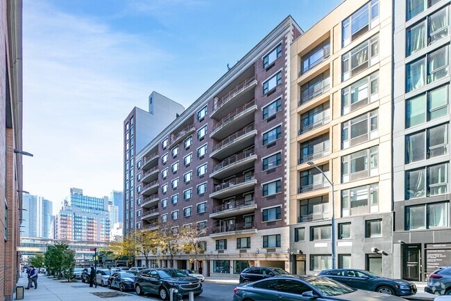 Photo - Queens Plaza