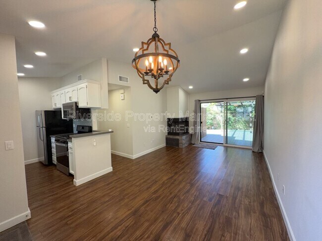 Photo - 9505 Arlington Ave Unidad Apt 90