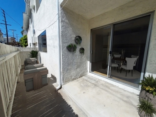 Photo - 10138 Palms Blvd