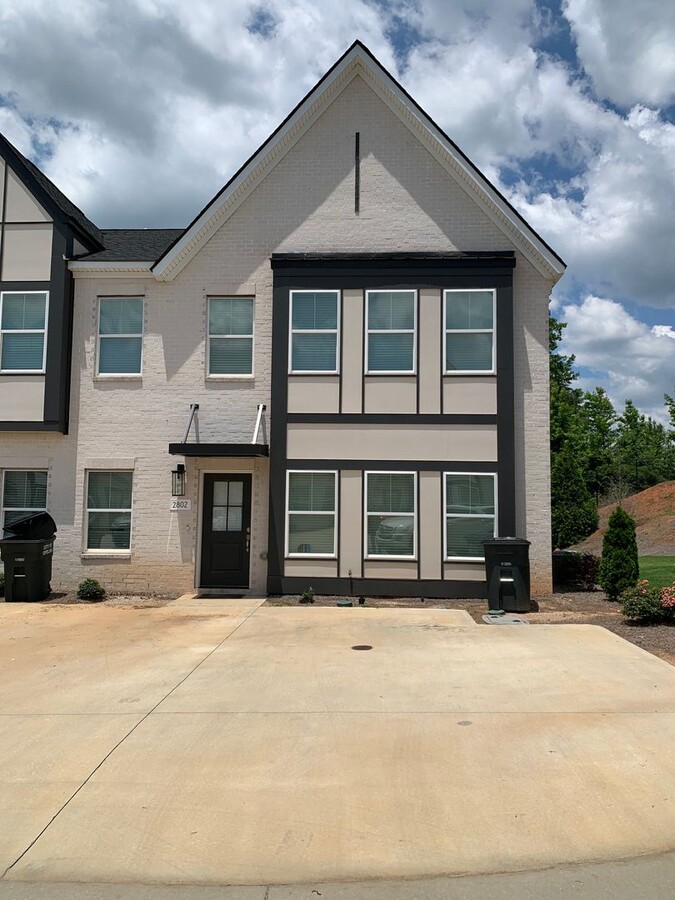 Great Location on this 2BR Condo at The Mill - Great Location on this 2BR Condo at The Mill