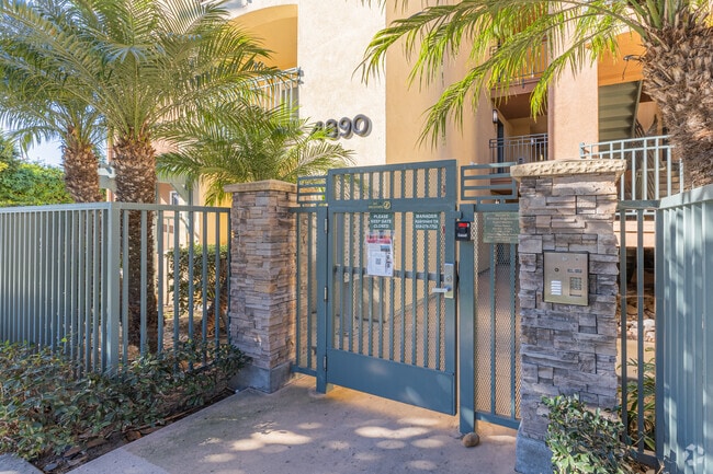 Entrada - Riviera Highlands Apartments