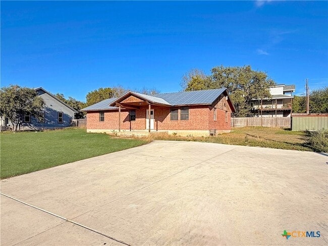 Photo - 1616 Lonesome